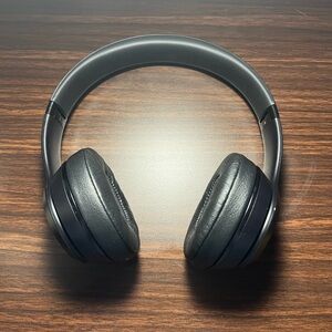 Beats Solo 3 and case